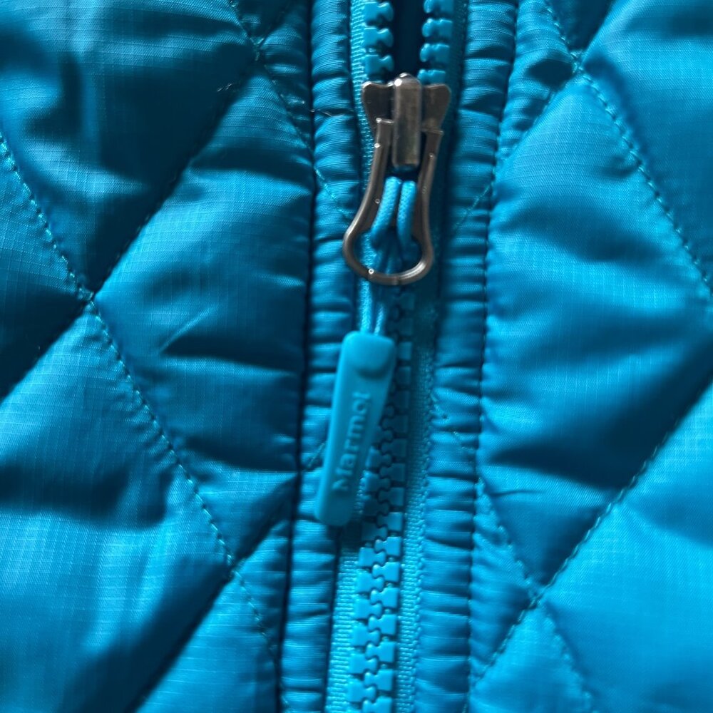 NWoT Marmot Turquoise Quilted Vest – Cozy, Stylish & Lightweight (Size XS) - Picture 2 of 6